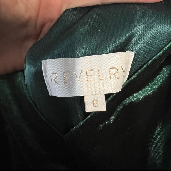 Revelry Dawson Velvet Floor Length Dress in Classic Emerald - Picture 7 of 8